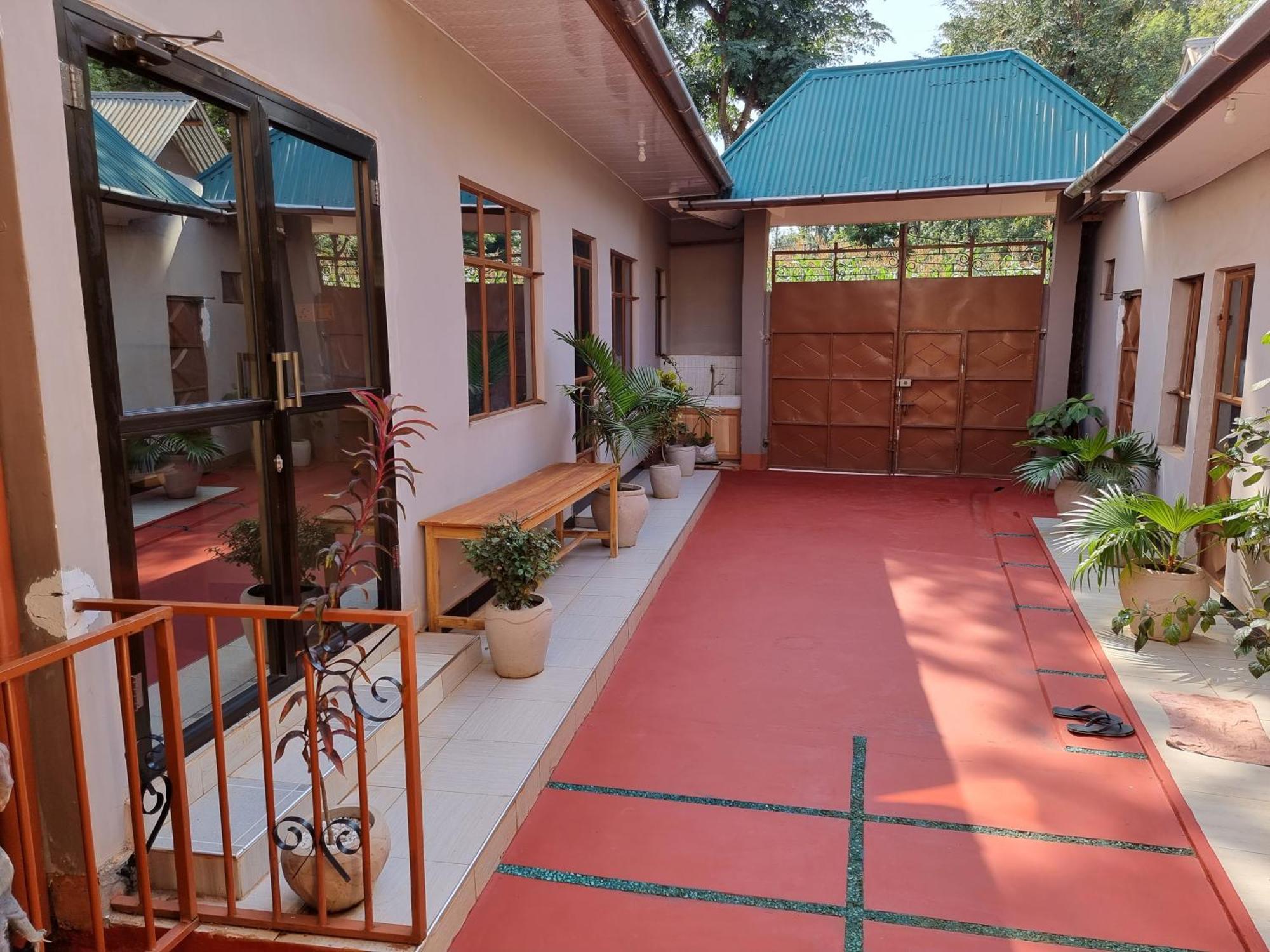 Kisanga Homestay Моши Екстериор снимка