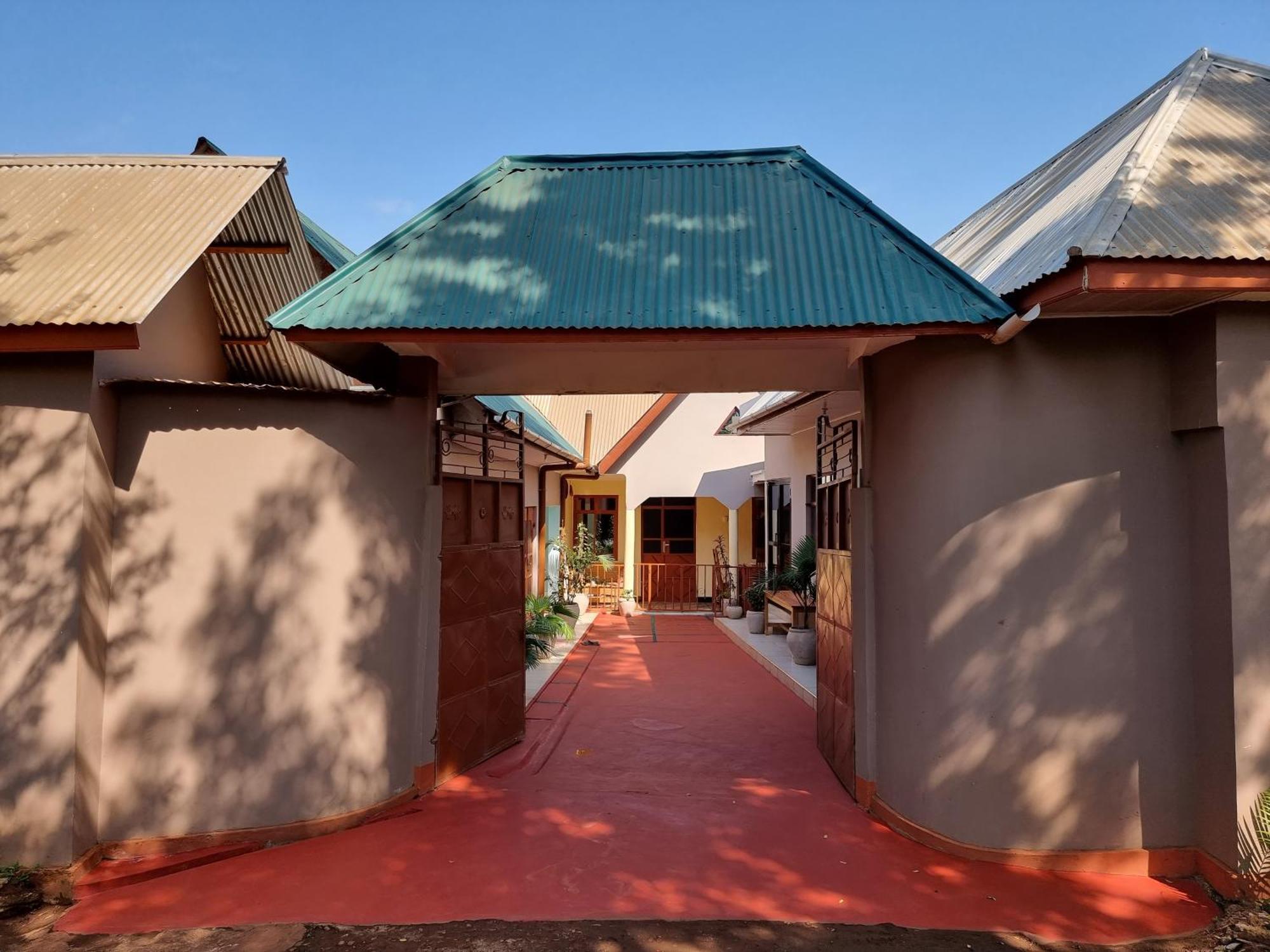 Kisanga Homestay Моши Екстериор снимка